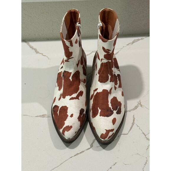 Buckle Cow Print Ankle Western Boots – Size 9 - Picture 2 of 6